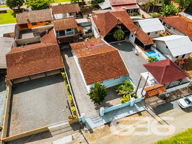 Oportunidade no litoral norte de SC! Ampla residên