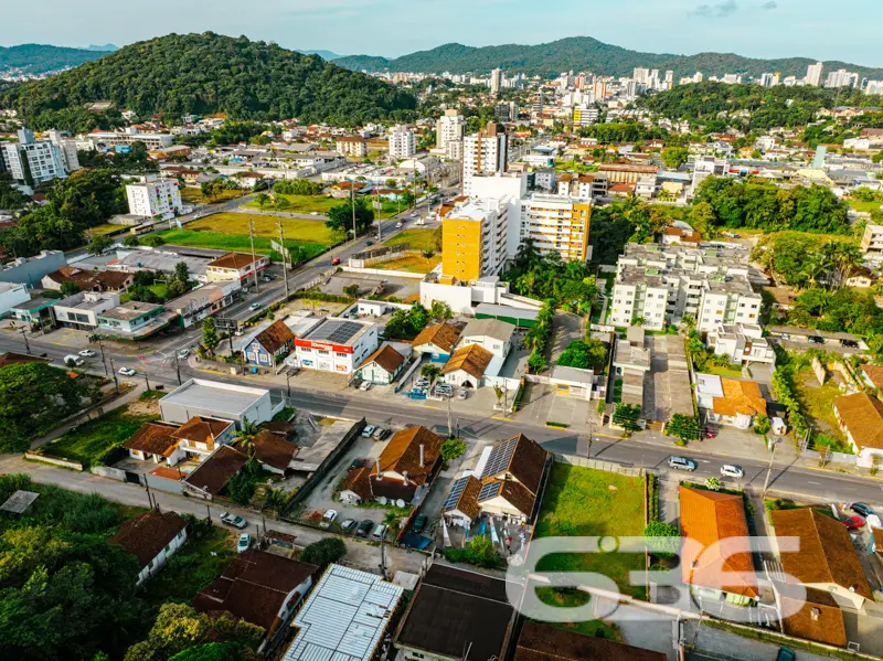Terreno com 1.460m² à venda no bairro Glória em Jo