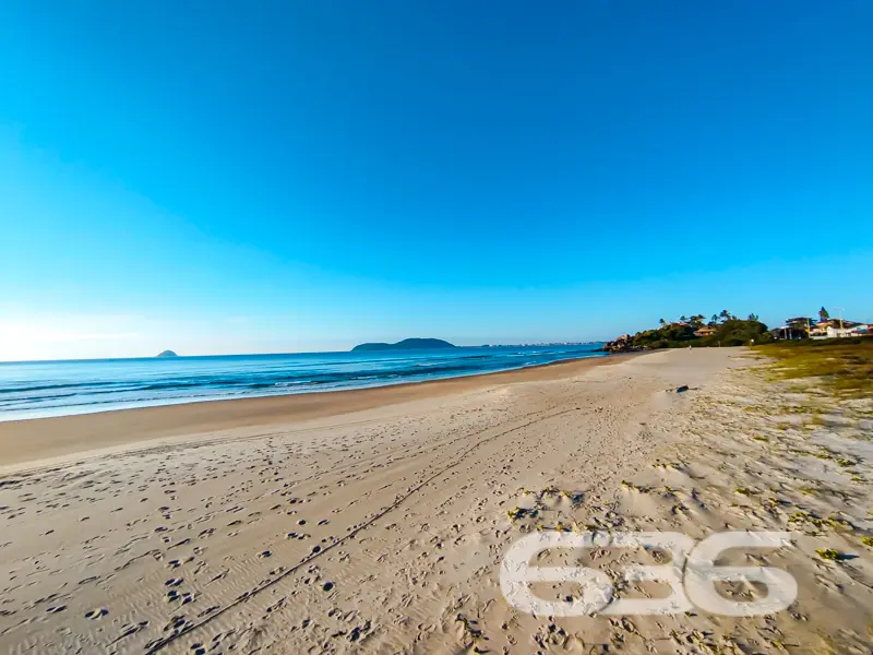 Oportunidade Exclusiva à Beira-Mar em São Francisc