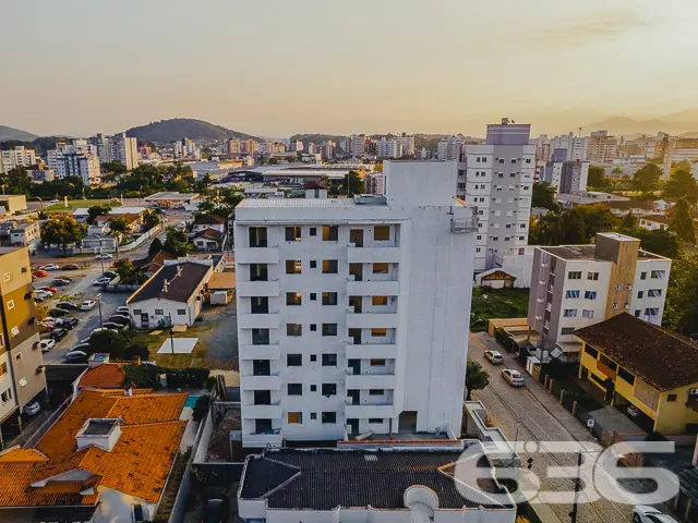 APARTAMENTO COM 3 SUÍTES, NO BAIRRO SAGUAÇU, EM JO