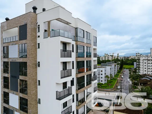 VENDE-SE GIARDINO COM SUÍTE + 2 QUARTOS NO BAIRRO